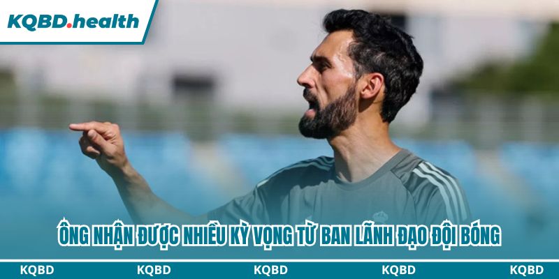 Ông nhận được nhiều kỳ vọng từ ban lãnh đạo đội bóng